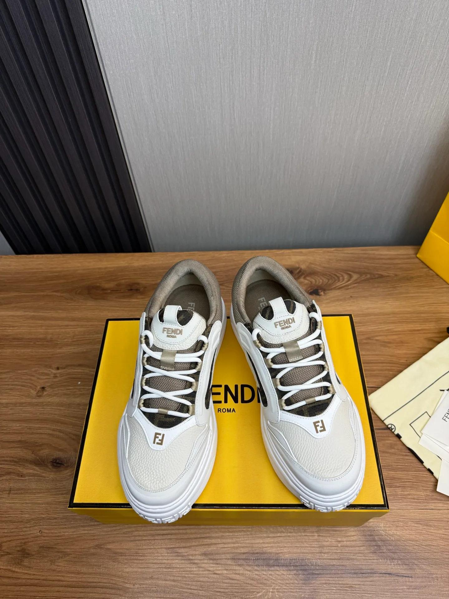 Men's shoes 💰780💰 Fendi (FENDI) men's model official website 1:1 replica ⬆️ The latest hot sale 🔥Original cowhide stitching - Comfortable mesh lining Original outsole ✅Ready stock 38-45 (38.45 non-refundable)